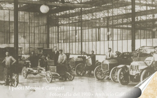 I Piloti Merosi e Campari nel Reparto Corse dell'Alfa Romeo a Milano - fotografia del 1910 - inserita il 7/1/03