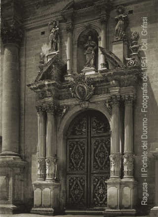 Il Portale del Duomo di Ragusa - fotografia del 1951